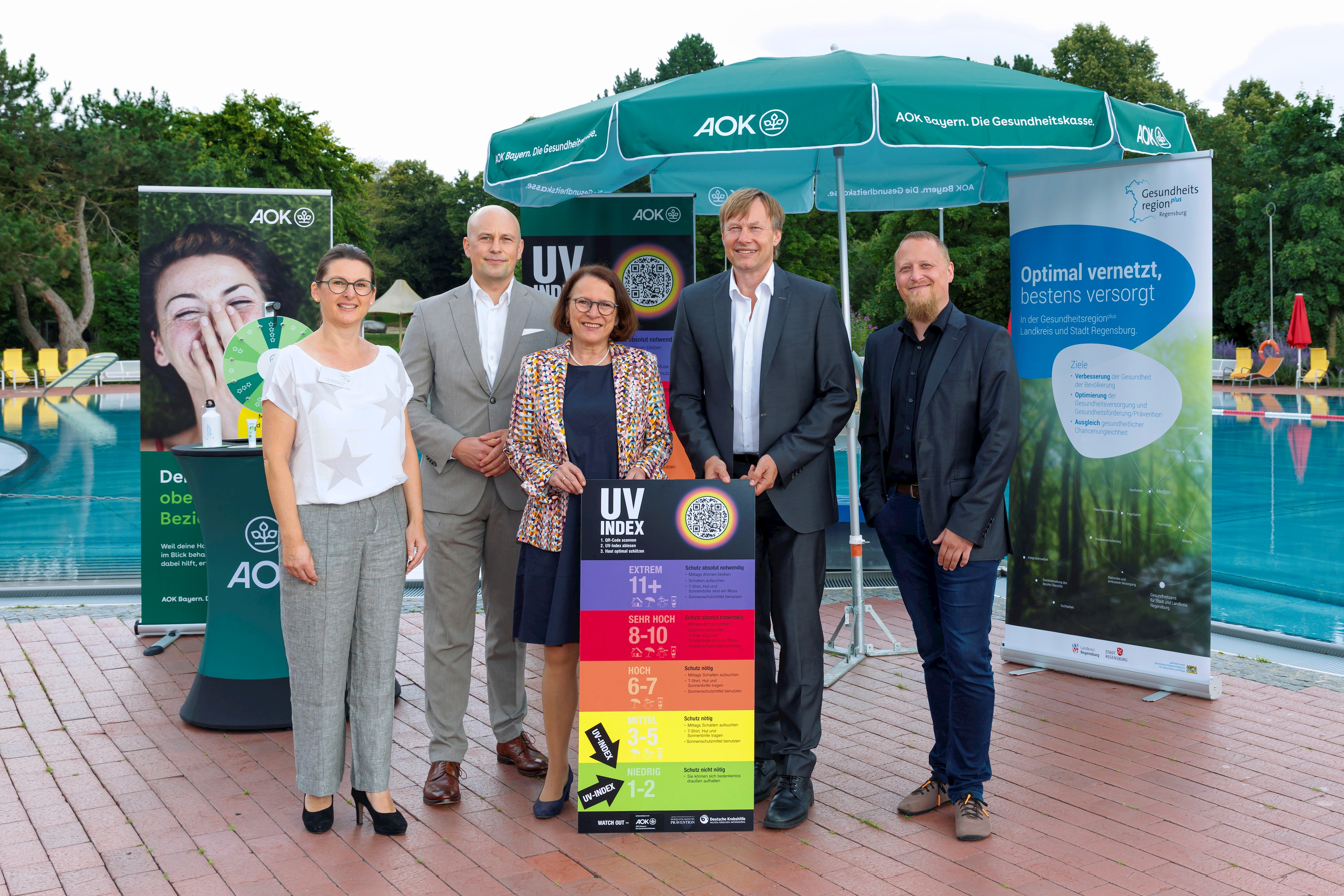 UVI-Stadt-Kaister_h115-356395.jpg Übergabe der UV-Index-Tafel mit Oberbürgermeisterin